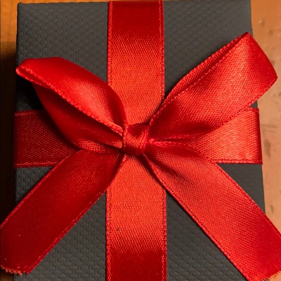 XMAS Deal BLING White Sapphire 8mm Studs - Picture 5 of 5